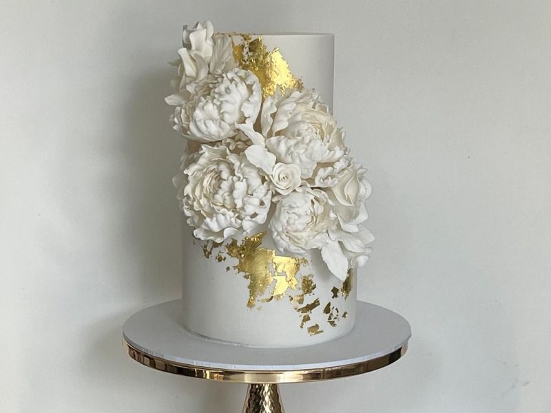 Indulge in Sweet Elegance: Cakes By Laura Melbourne's Stylish Cakes and Tasty Gifts
